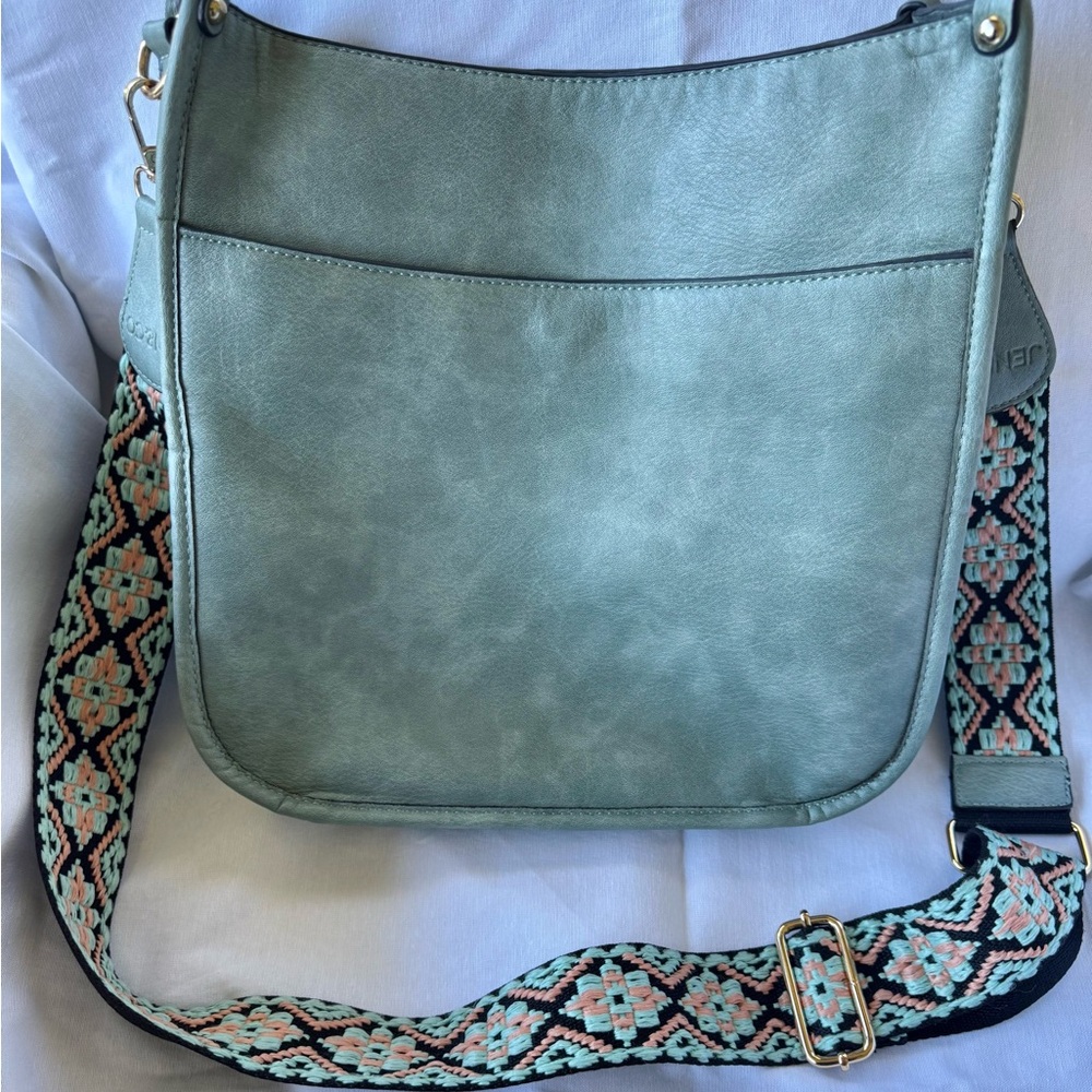 Elegant Green Shoulder Bag with Patterned Strap